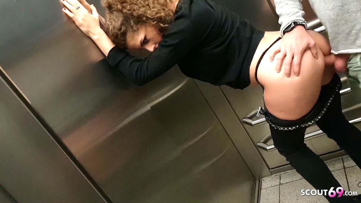 порно азиатку изнасиловали в лифте фото 11