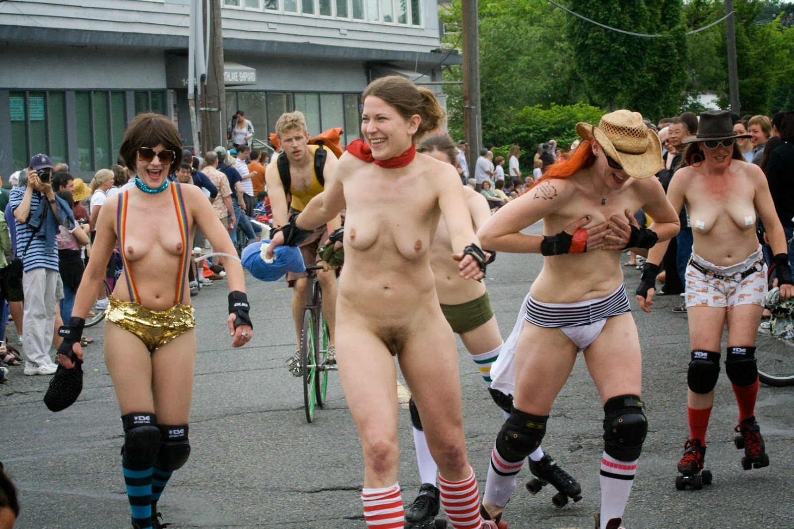 фестивали с голыми девками фото 46