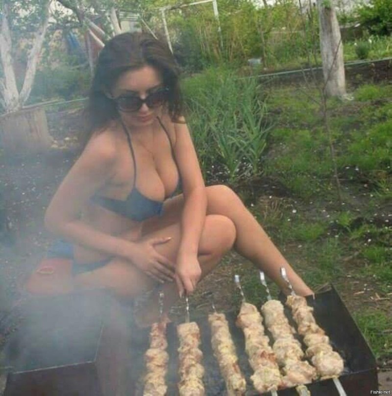 Голые пьяные девчонки на природе