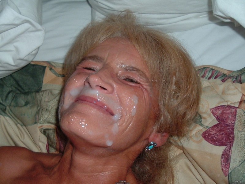 Кончил в ротик старухе