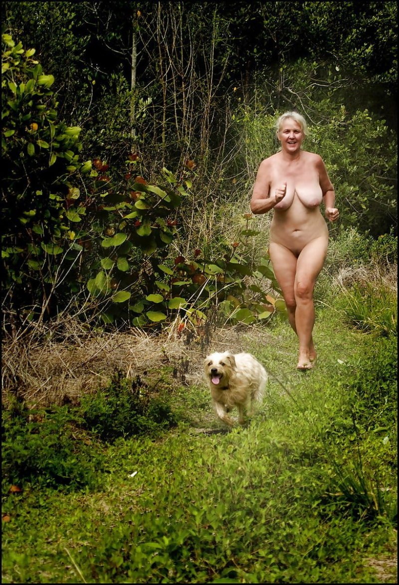 фото голая зрелая женщина в лесу фото 91