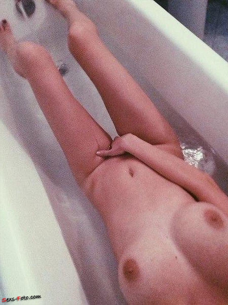 фото голой девушки в ванной комнате фото 29