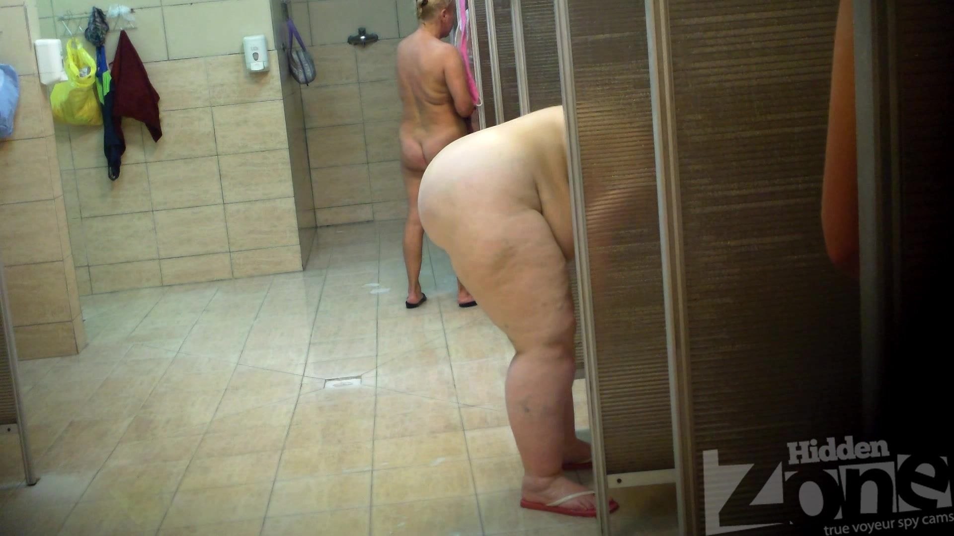 подглядывание за голыми в общественной бане фото 33