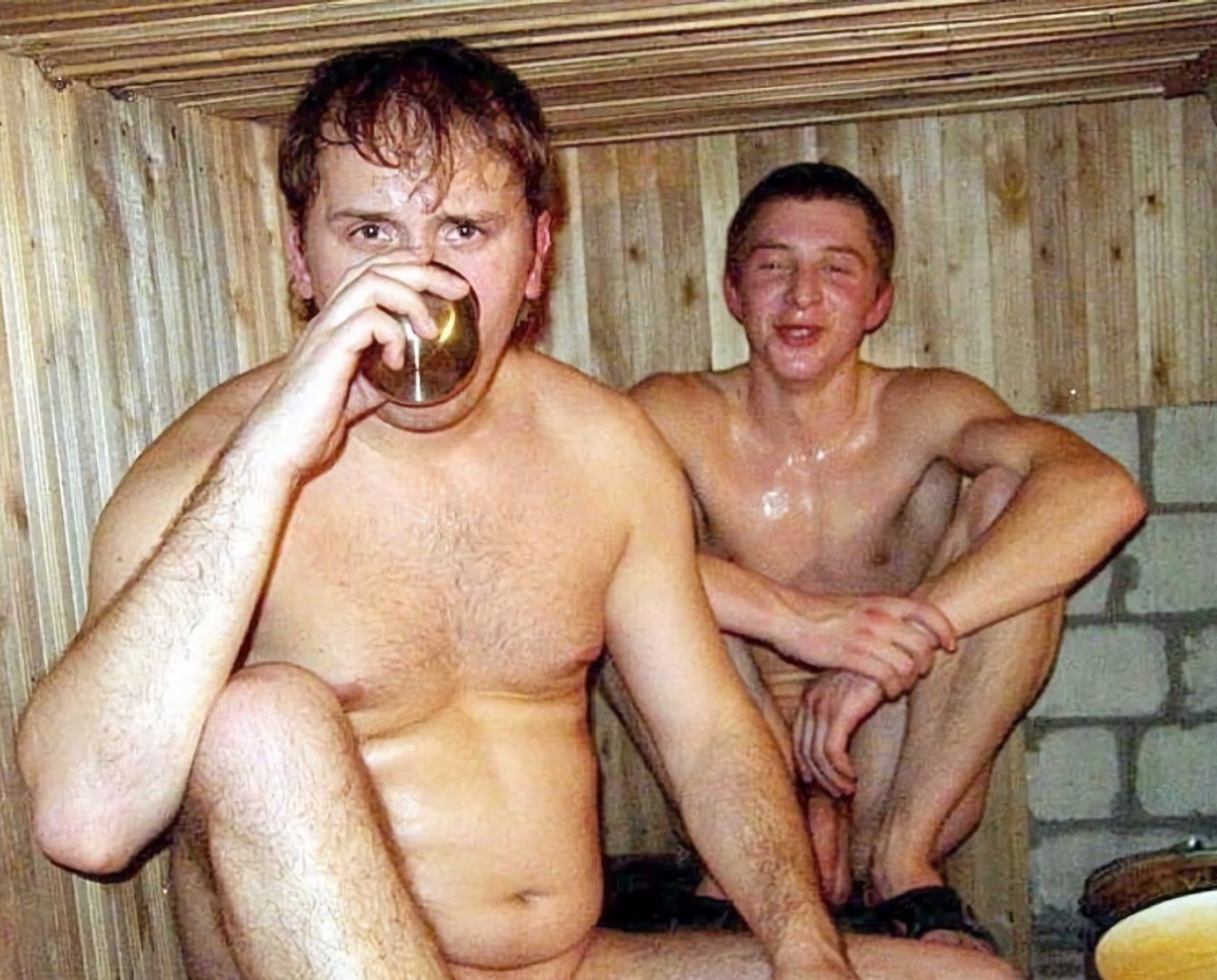 голые парни с парнями в бане фото 30