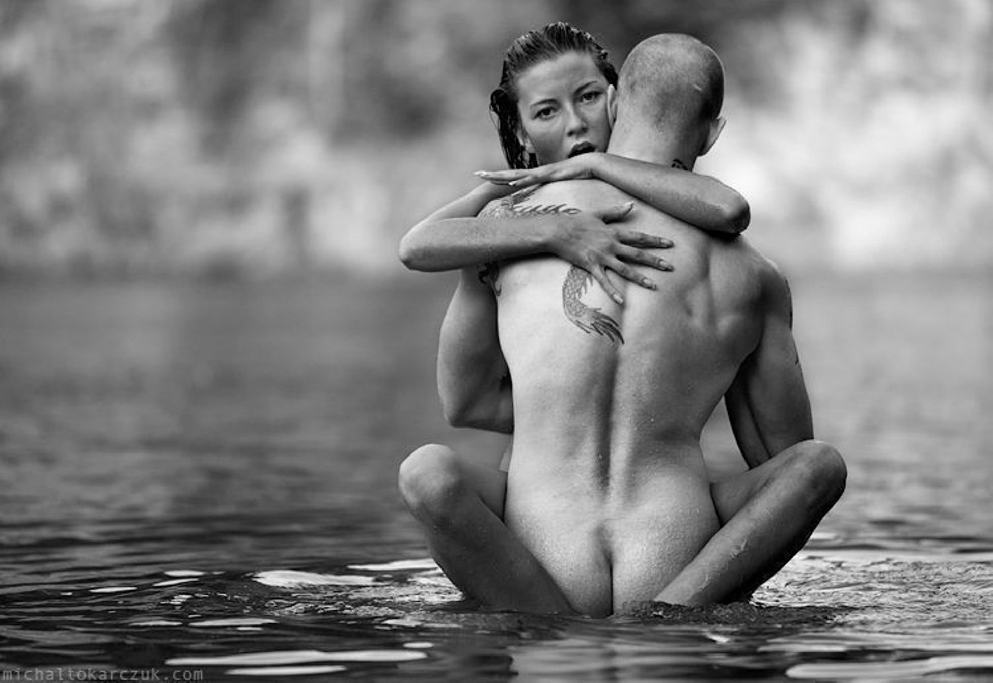 голые мужчины в воде фото 31