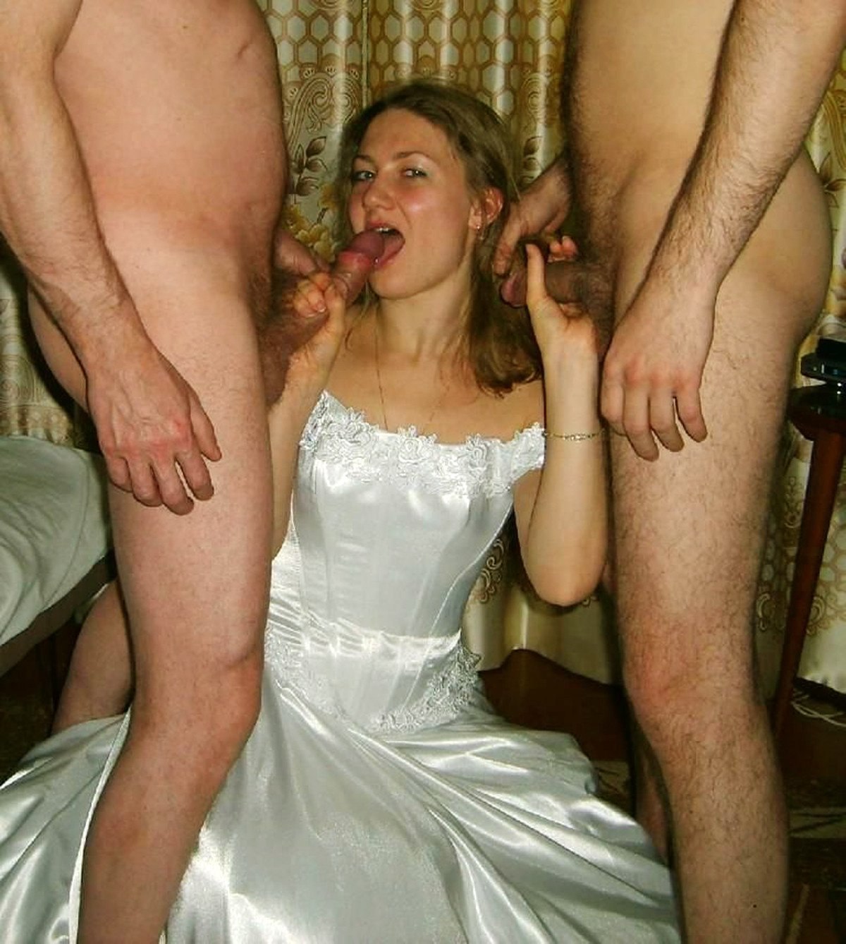 Подборка домашних снимков голых невест в чулках