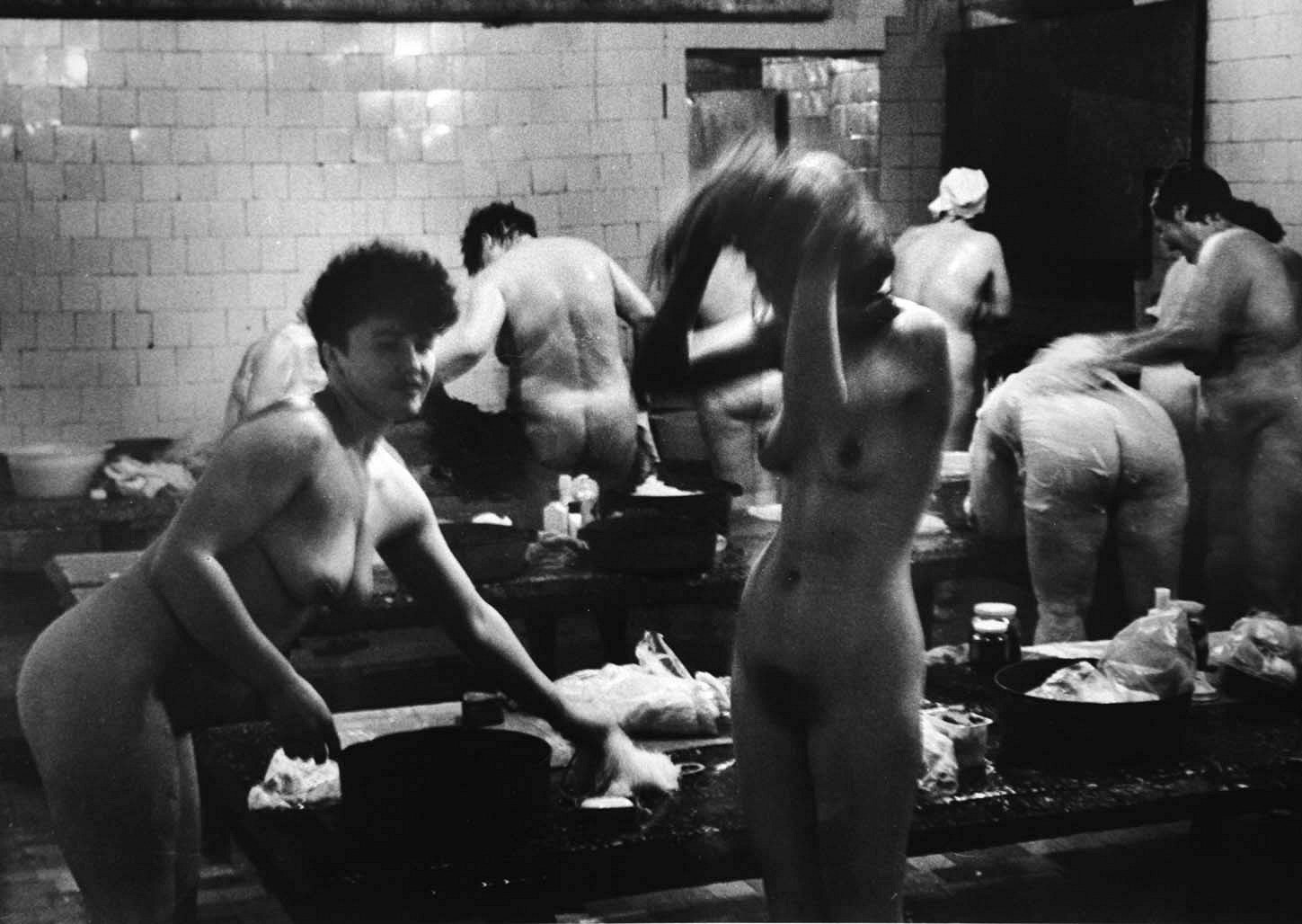 Голые женщины в общей бане душевой (65 фото) - порно и фото голых на адвокаты-калуга.рф