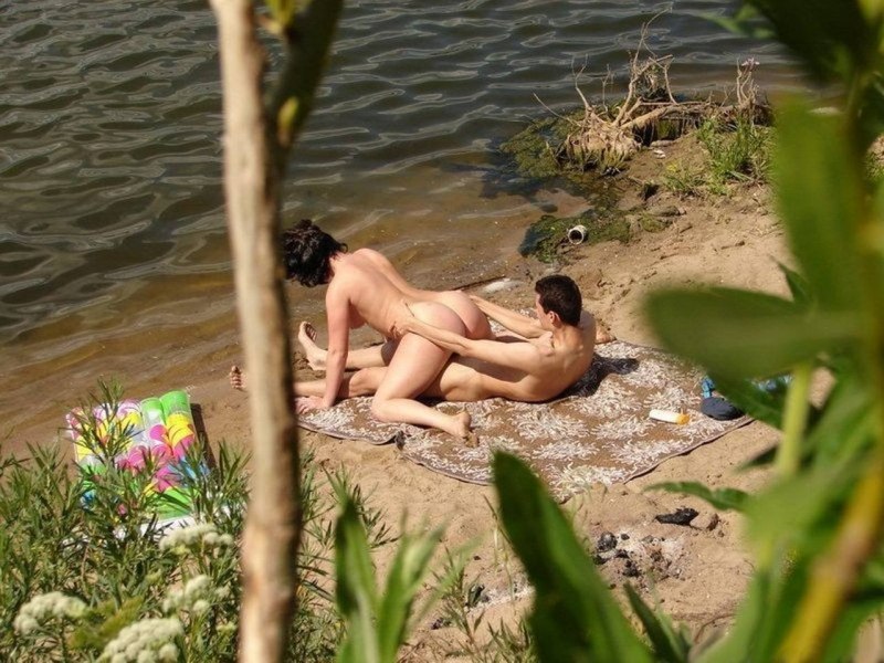 Ебля в воде на пляже подсмотренное