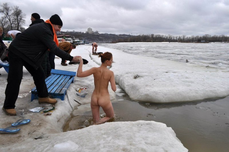 Крещенские купания голышом