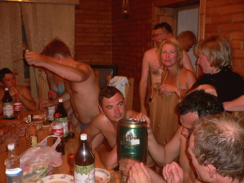 Новогодняя вечеринка голышом