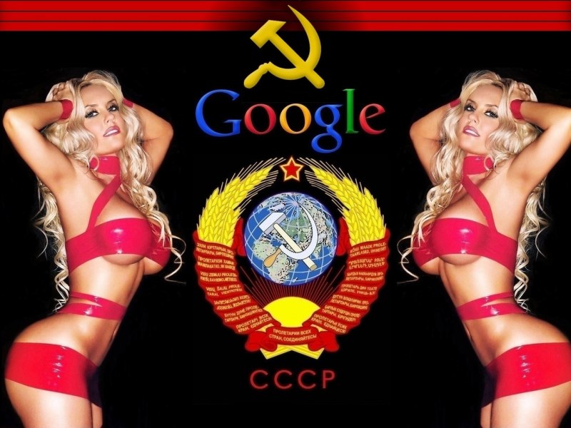 Девушки с символикой СССР