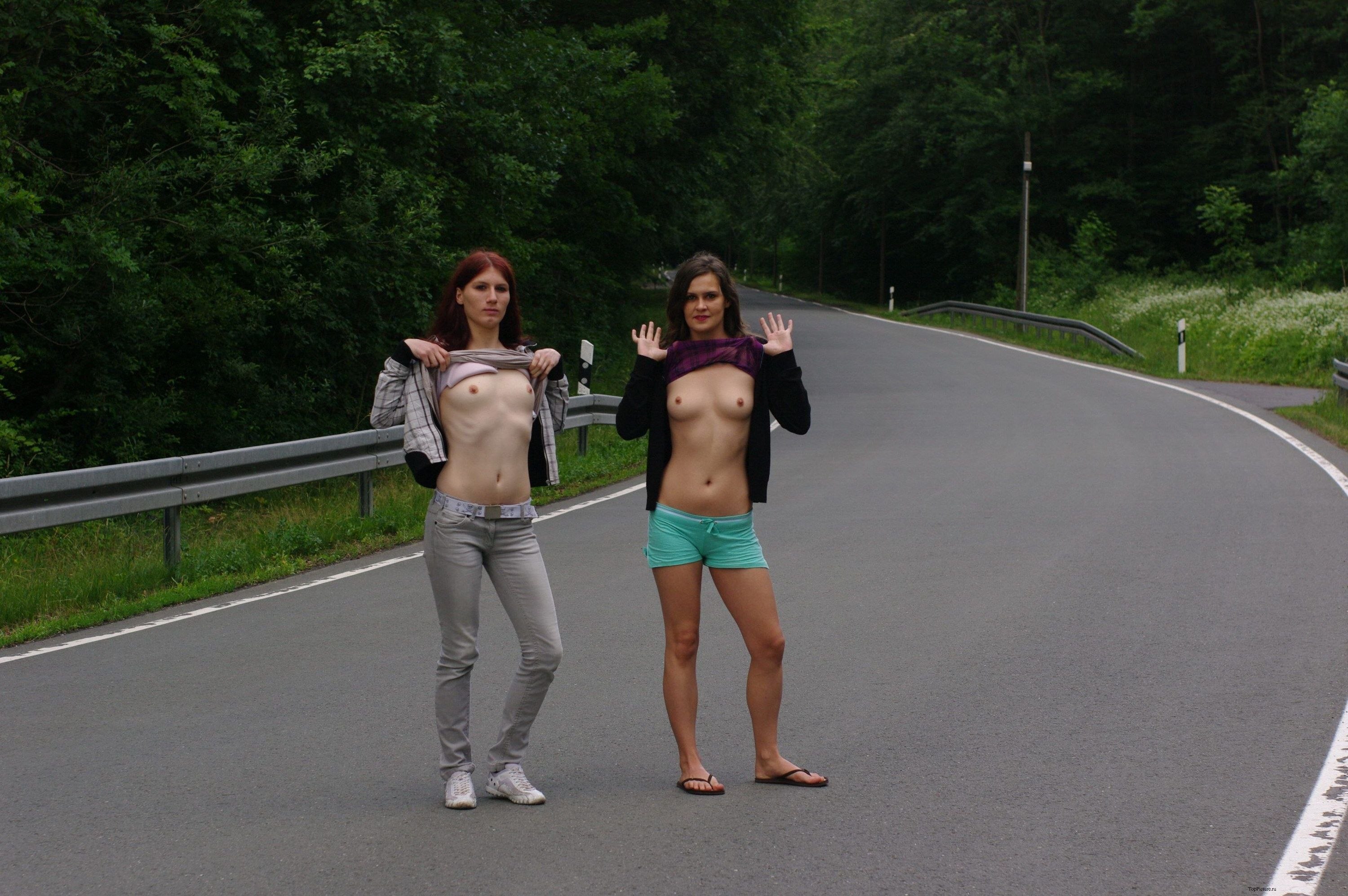 голые проститутки на трассе фото 43