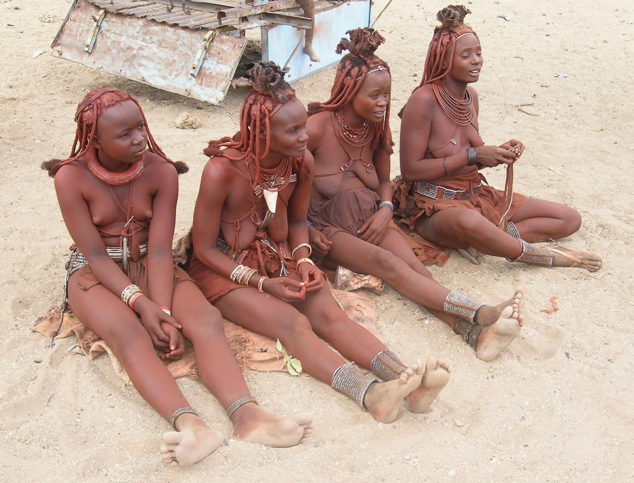 голые члены племен фото 110
