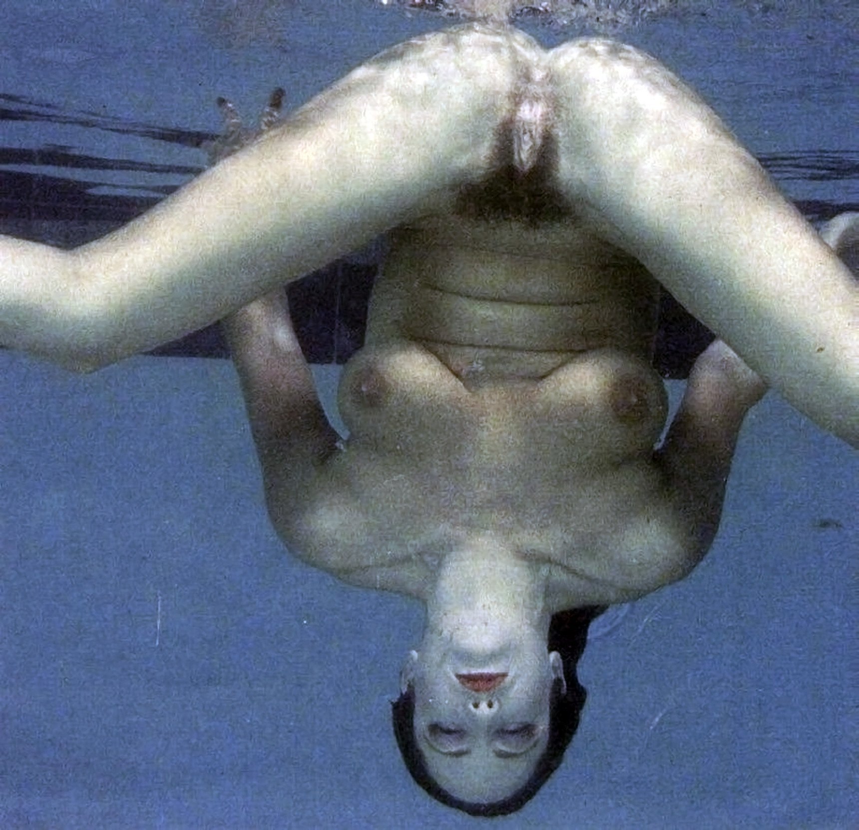 порно в бассейне под водой фото 101