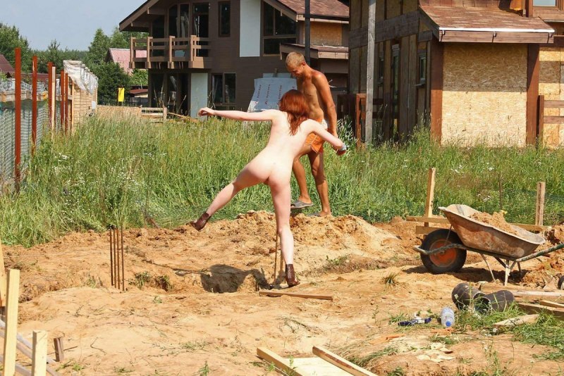 Загорелая голышом по жизни