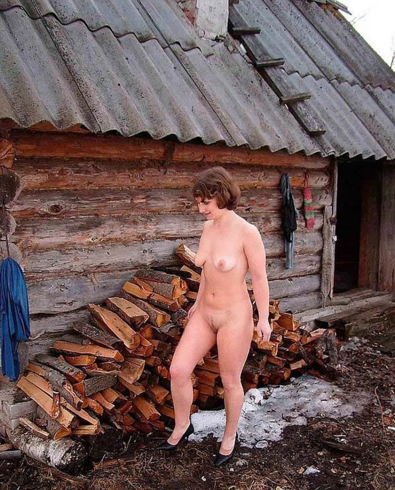 Голые женщины в деревенской бане