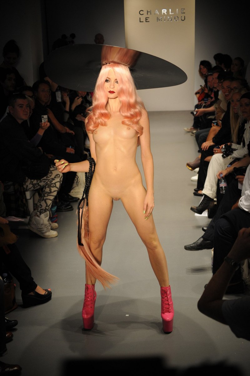 Чарли Ле Минду Charlie le naked