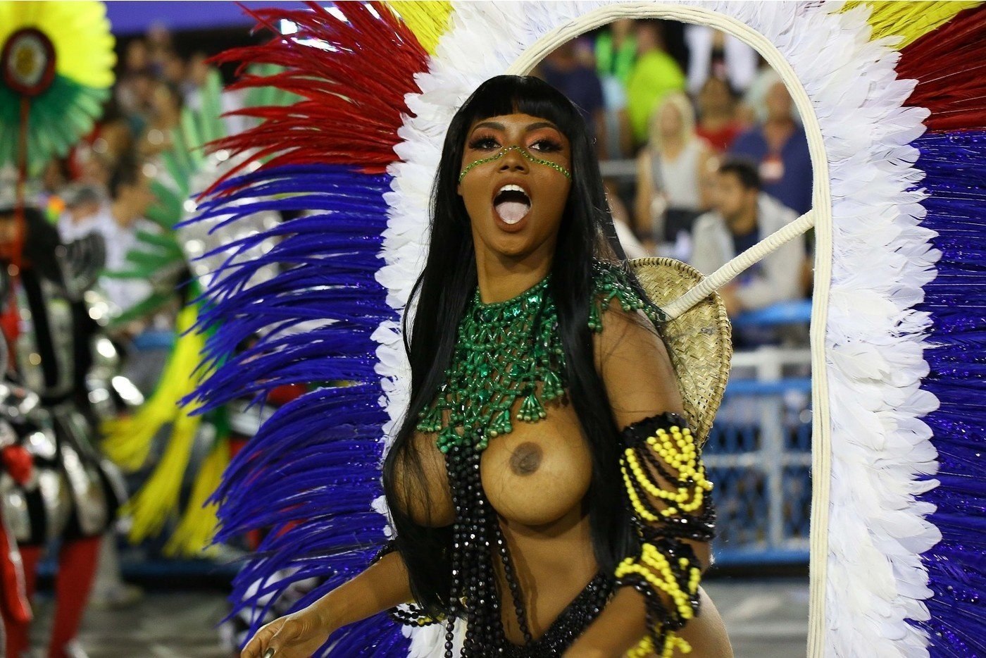 фото голая карнавал в бразилия фото 11
